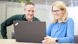 2 Fronius employees working on laptops