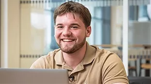 Portrait of employee Yannick